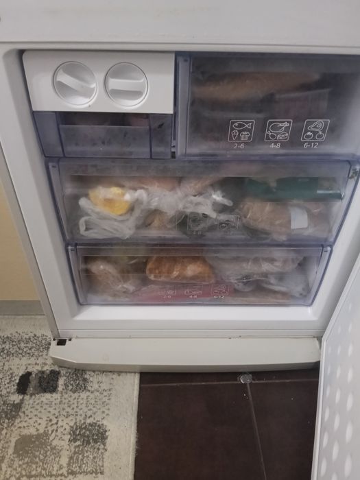 Vând combina frigorifica BEKO A++