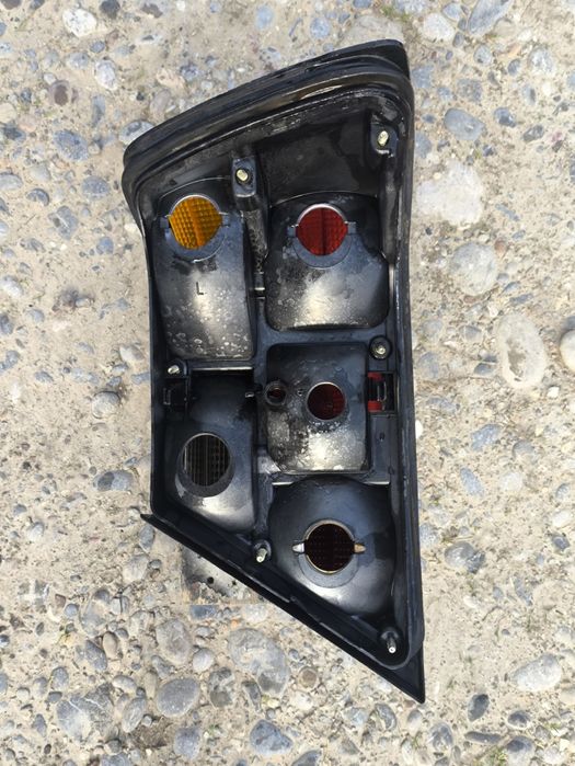 Задний фонарь на 124 мерседес