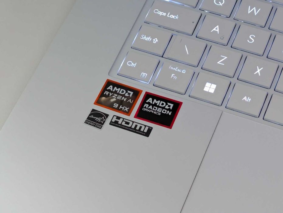 Ryzen AI 9 HX 370/32GB RAM/1TB/16 2.8K 120Hz OLED touch/ASUS Zenbook