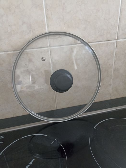 Крышка стеклянная 25 см продам