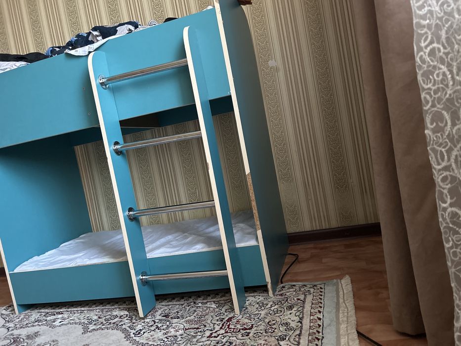 Продам кровать двухэтажную
