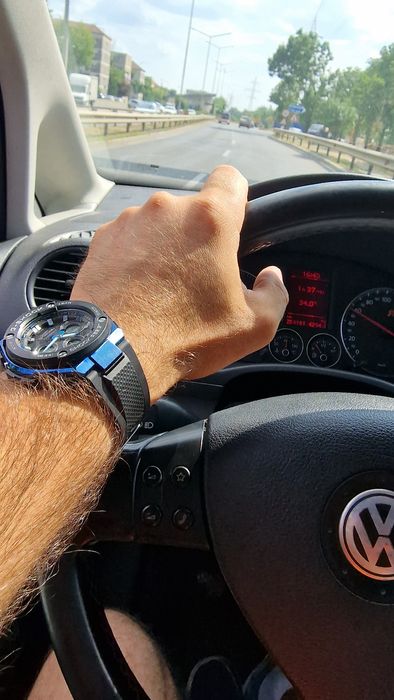 Vând G-shock GST-w300