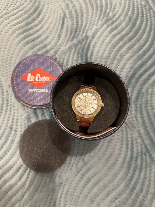 Елегантен дамски часовник Le Cooper