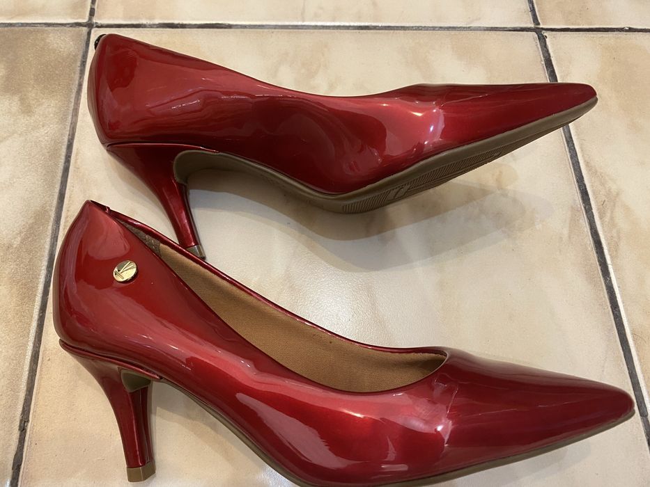 Женские бордовые туфли