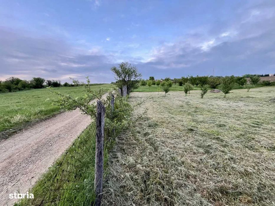 Vând teren intravilan cu panoramă superbă zona de dealuri