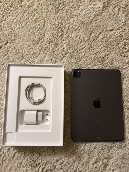iPad Pro, 11-inch (3rd gen) Celular+ Apple  Smart Folio + Apple pencil
