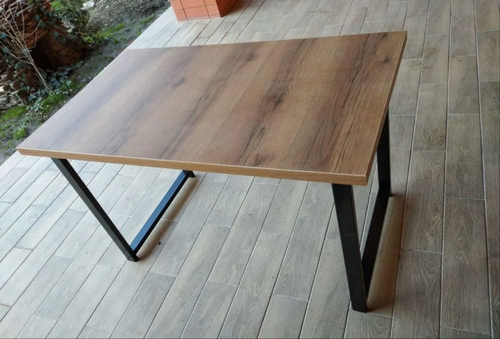 Столы для кафе бара офиса и дома