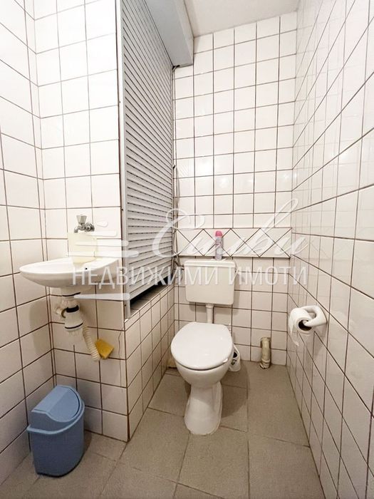 Продава се Тристаен апартамент в Шумен, Боян Българанов 2 - 85 кв.м за 591 €/кв.м - Снимка #8