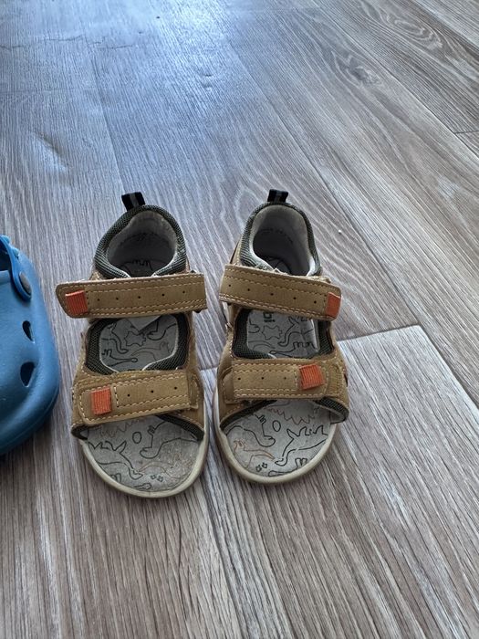 Продам детскую обувь