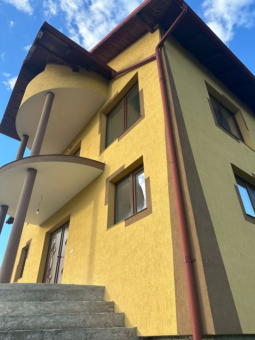 Vilă modernă cu vedere panoramică, aproape de oraș