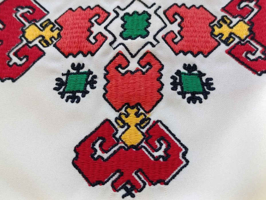 Стилизирана тракийска народна носия