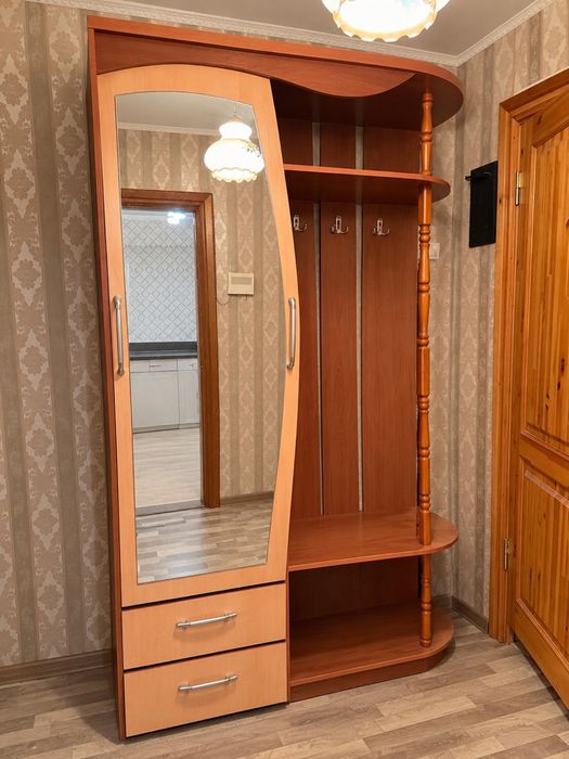 Продам прихожую срочно