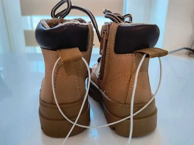 Ghete noi H&M, marimea 18/19