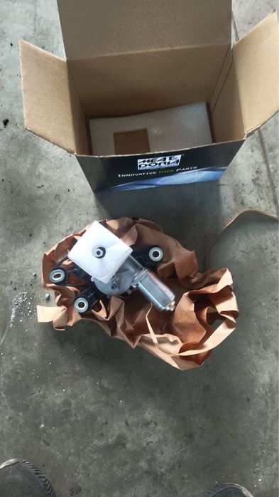 НОВА Задна Чистачка - Audi