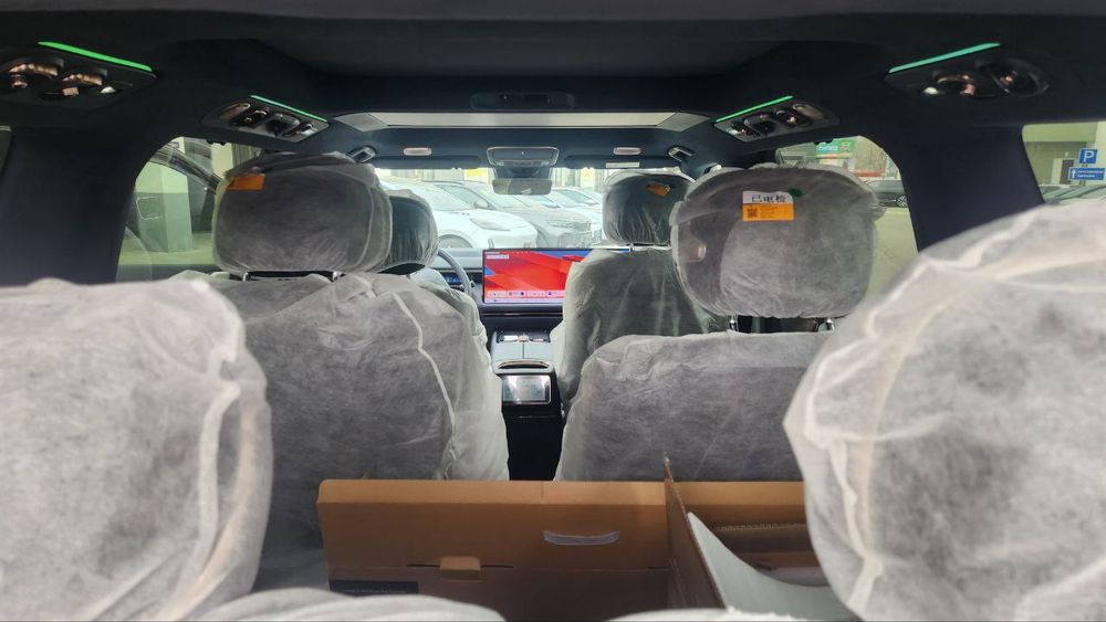 Lynn & co Ultra 2-Turbo 2025 чёрный на чёрном , белый на черном