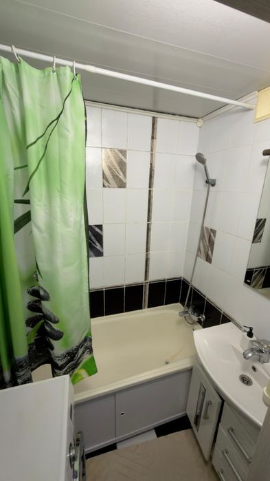 Сдам 2 комнатную квартиру район 17 школа