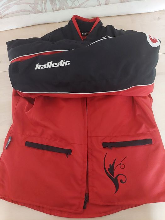 Продавам Ballistic дамско мото яке с протектори и сваляща се подплата.