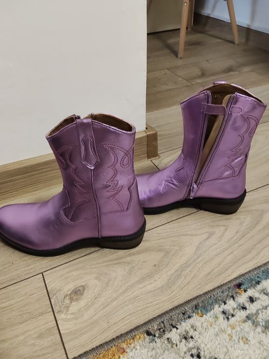 Ghete din piele naturala sidefata culoare Fucsia Nr 35 noi fără  etich
