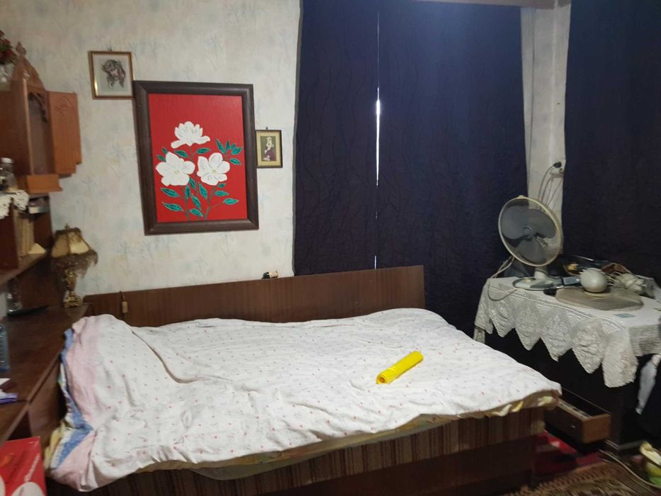 Продавам селска къща с чудесно място за грижи за животни и реколта.