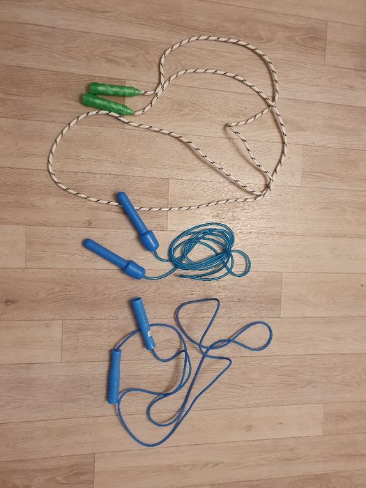 Скакали, три штуки