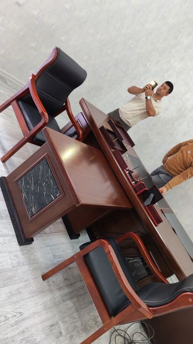 Офисний мебил срочна сотилади