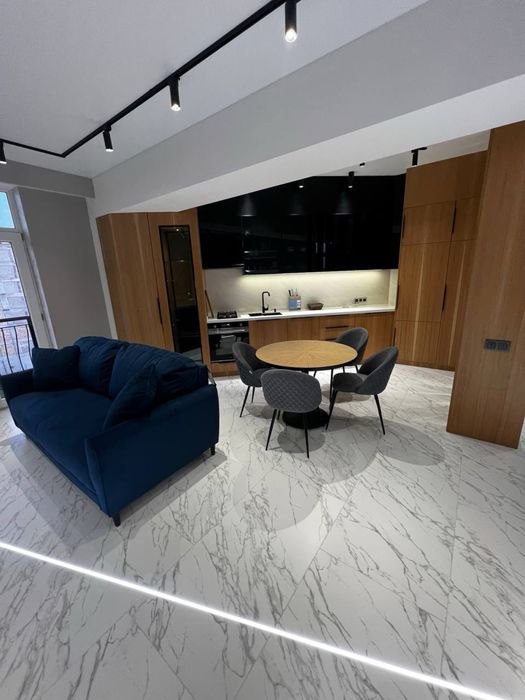 Паркентский рынок не доезжая Авиатор мост  2-комн/9-этаж/9-этажный дом