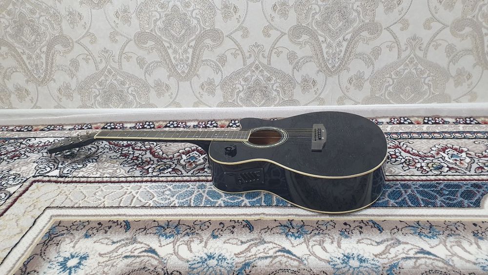 Gitara sotiladi holati yangi