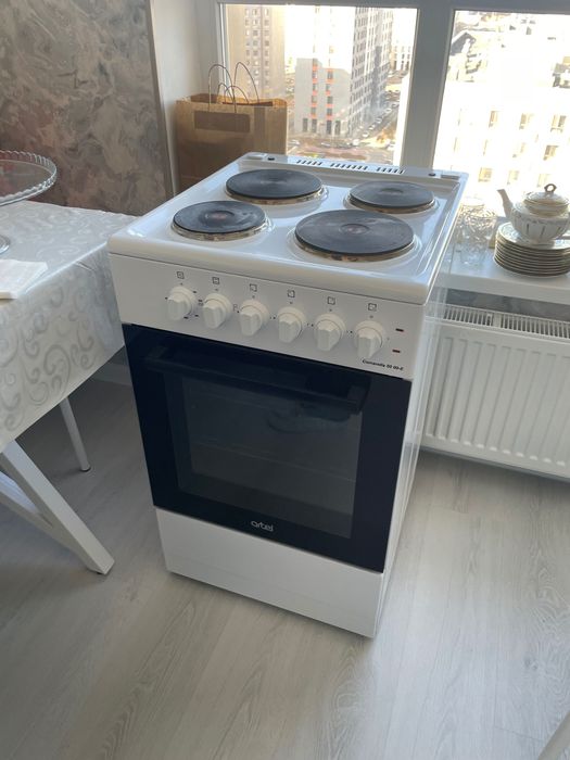 Кухонная плита, новая , имеется гарантия.