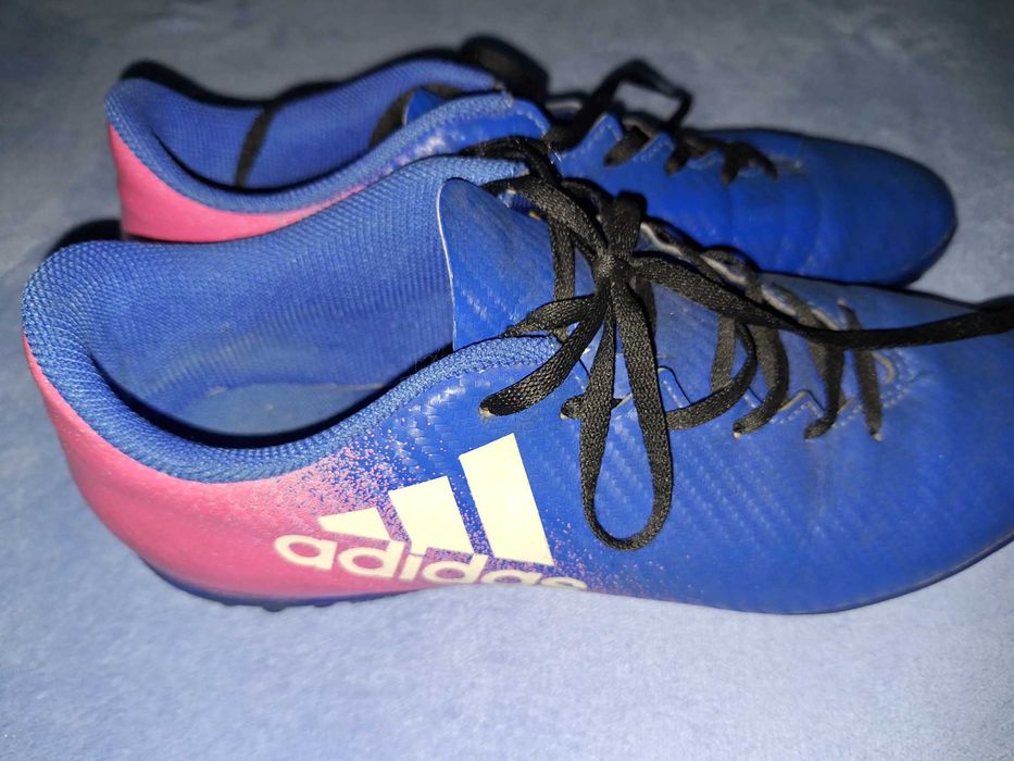 Футболни обувки Adidas Traxion 42 2/3