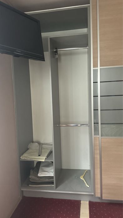 СПЕШНО! Гардеров с плъзгащи врати