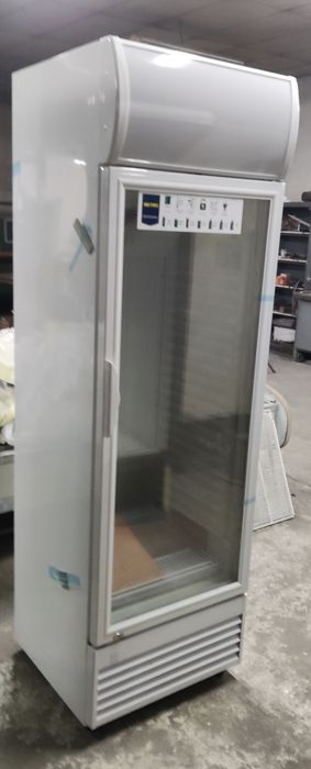 Нова хладилна витрина