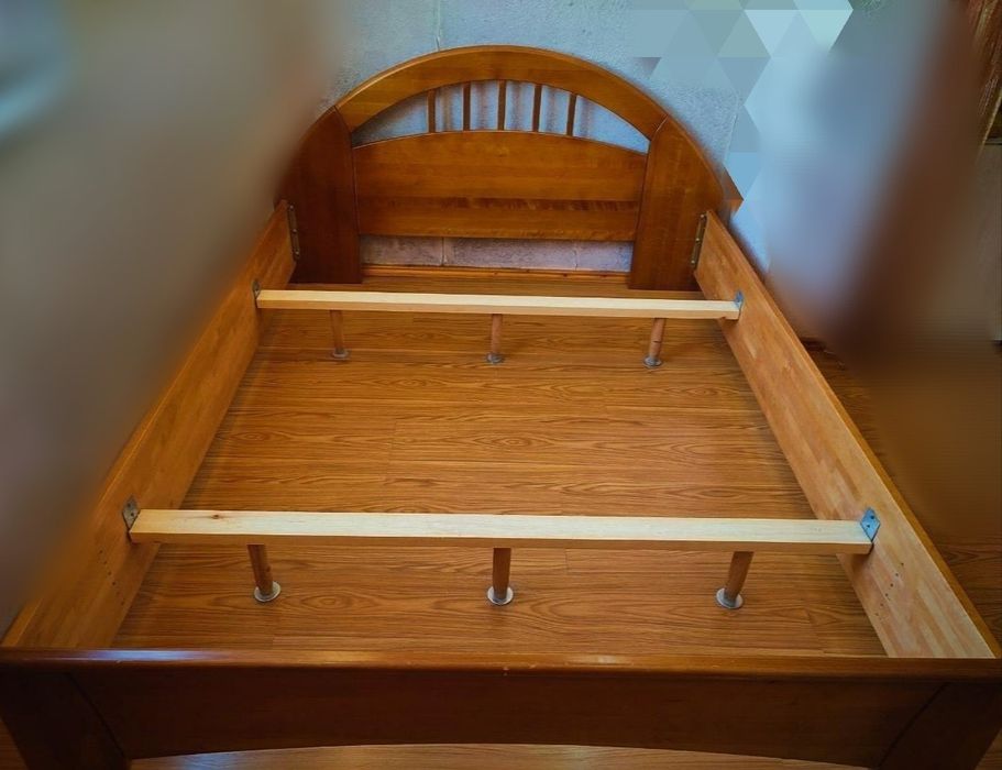 Продается кровать (без матраса)