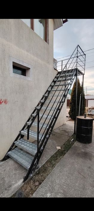 Scari zincate pe comanda