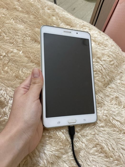 Планшет Samsung Galaxy Tab 4 (SM-T239)