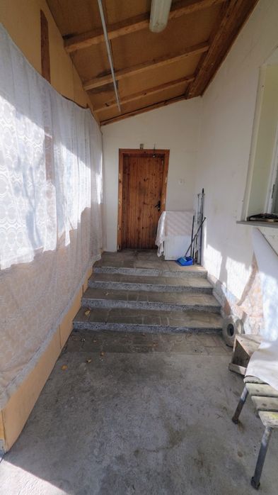 Продава се къща в центъра на село Чуковец, община Радомир