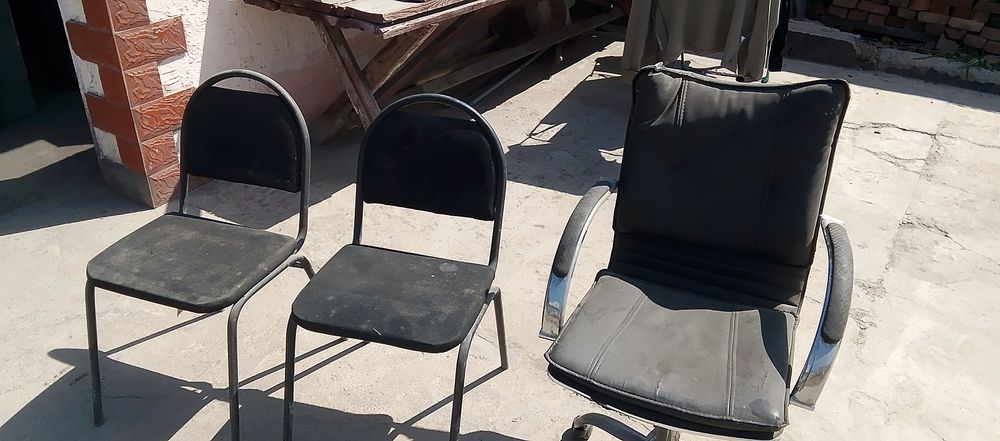 Срочно продам стулья