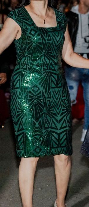 Официални рокли-продават се или се дават под наем