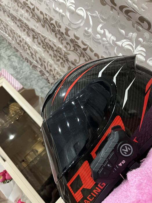 Классный черный шлем