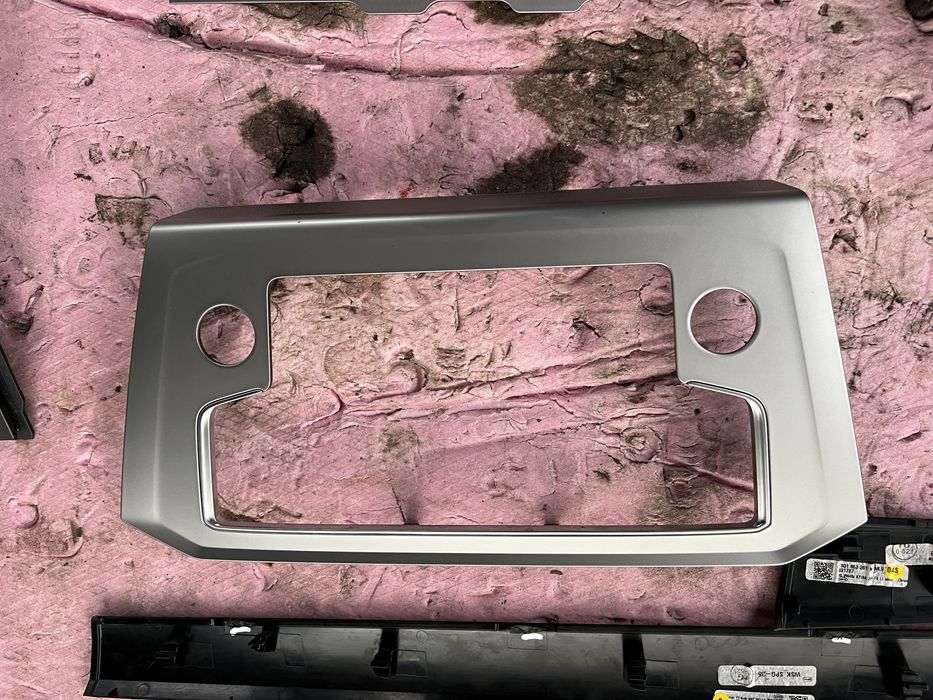 Trimuri plasticuri ornamente plansa bord europa pt vw passat b8