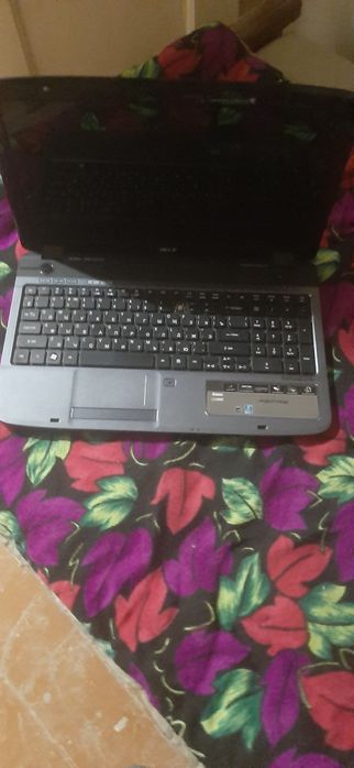 Notbuk acer holati zor aybi baterkasi yoq tokda ishlaydi  qolgani ishl