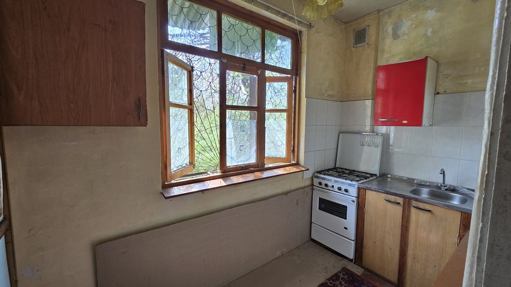 Продаётся 1к квартира первый этаж ор-р Феруза