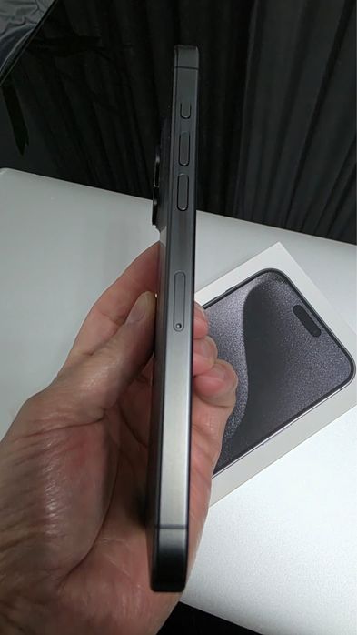 Iphone 15 Pro Max 256GB cu husa din kevlar. Sanatate baterie 90%!!