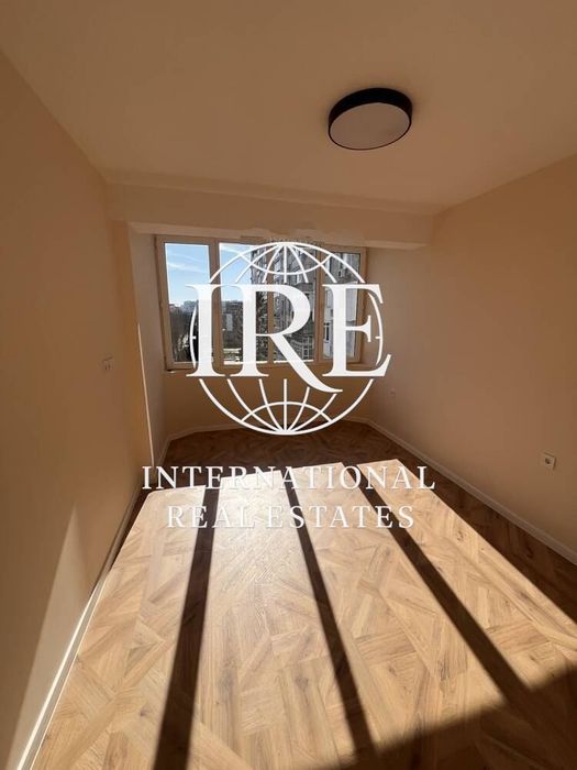 Продава се Двустаен апартамент в Варна, Колхозен пазар - 64 кв.м за 1019 €/кв.м - Снимка #2