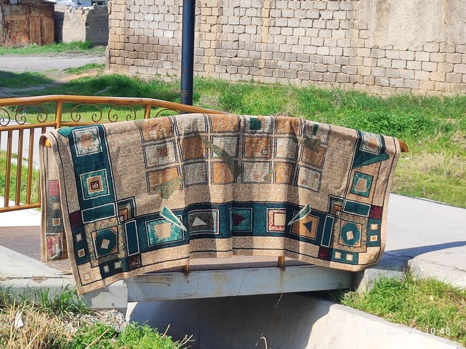 Гилам бор холати яхши манзил ТОШКЕНТ янги хайот