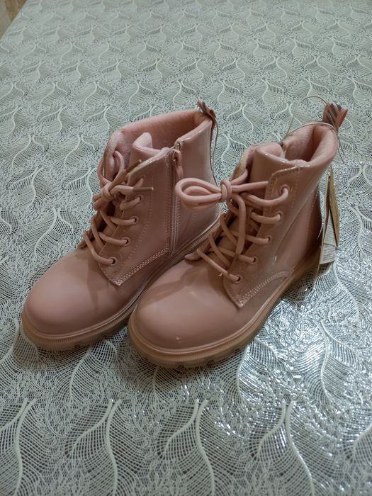 Ботинки новые для девочек.