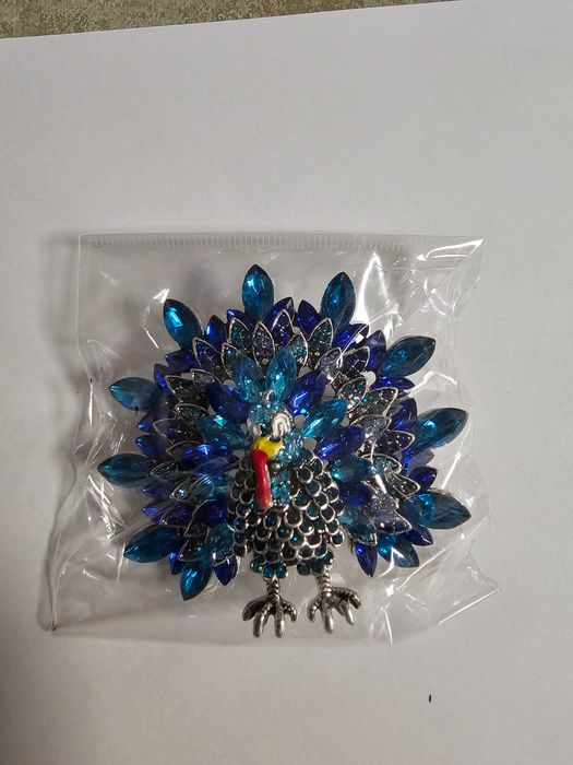 Broșe metalice cu cristale