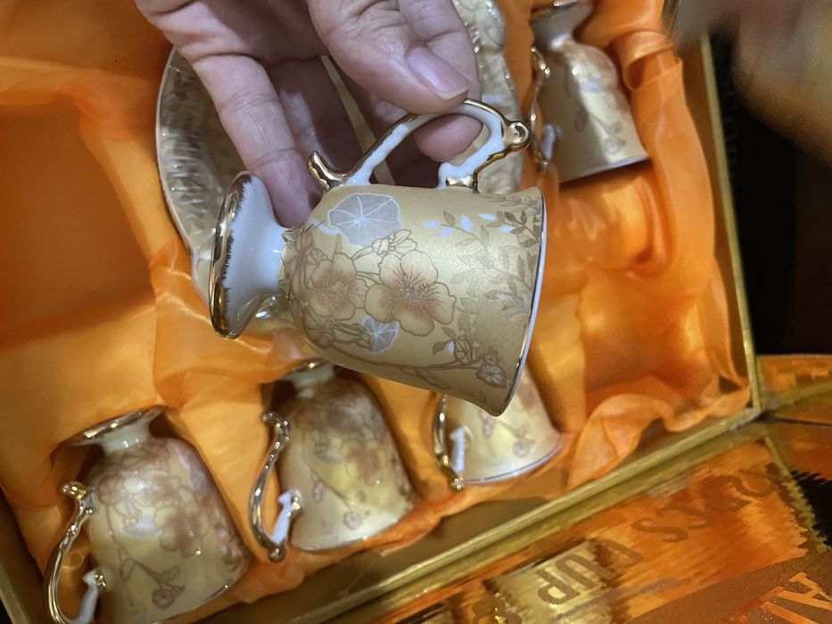 Chroyli nabor servat idishlar