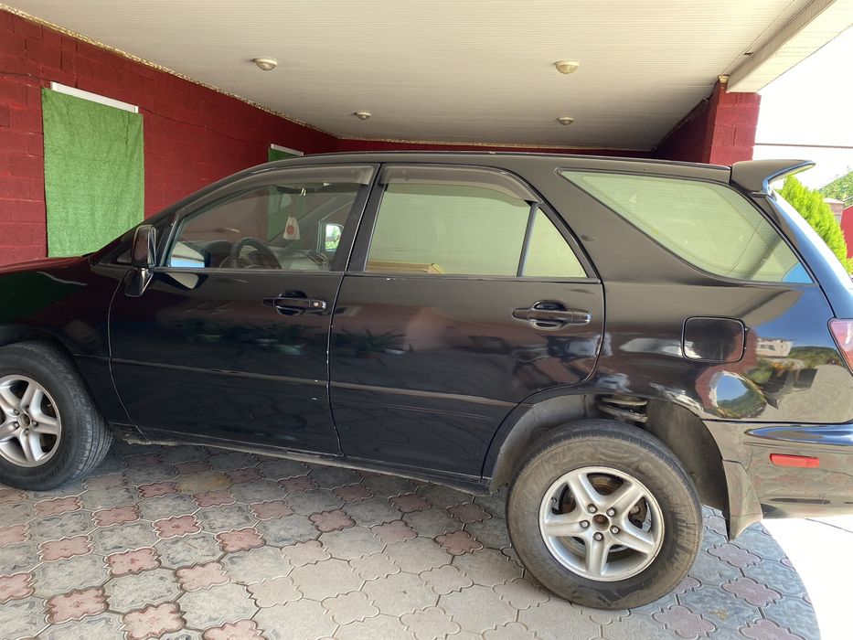 автомобиль  lexus rx300