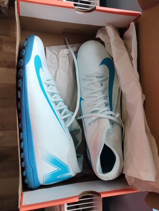 Продавам нови обувки за ритане