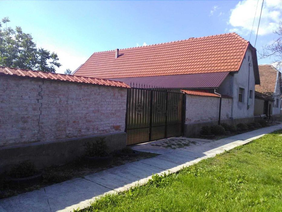 Vând casa in loc.Barsa